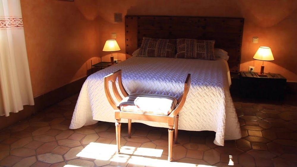 Posada De La Triste Condesa Аренас-де-Сан-Педро Экстерьер фото